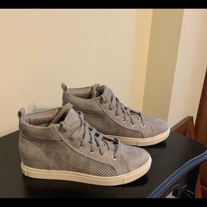 Grey fashion sneakers